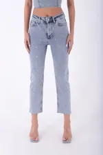 Yıldızlı Mom Fit Dikişsiz Paça Kot Pantolon 1753-08-(26-31) Yıldızlı Mom Fit Dikişsiz Paça Kot Pantolon 1753-08-(26-31)