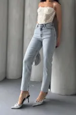 Flare Leg Mom Jeans 1774-08-(28-33) Flare Leg Mom Jeans 1774-08-(28-33)