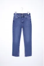 Yırtmaç Detaylı Düz Jean 1844-01-(28-33) Yırtmaç Detaylı Düz Jean 1844-01-(28-33)