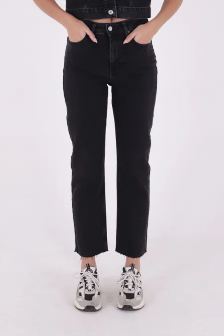 Dikişsiz Paça Mom Fit Kot Pantolon 764-23-(31-33) Dikişsiz Paça Mom Fit Kot Pantolon 764-23-(31-33)