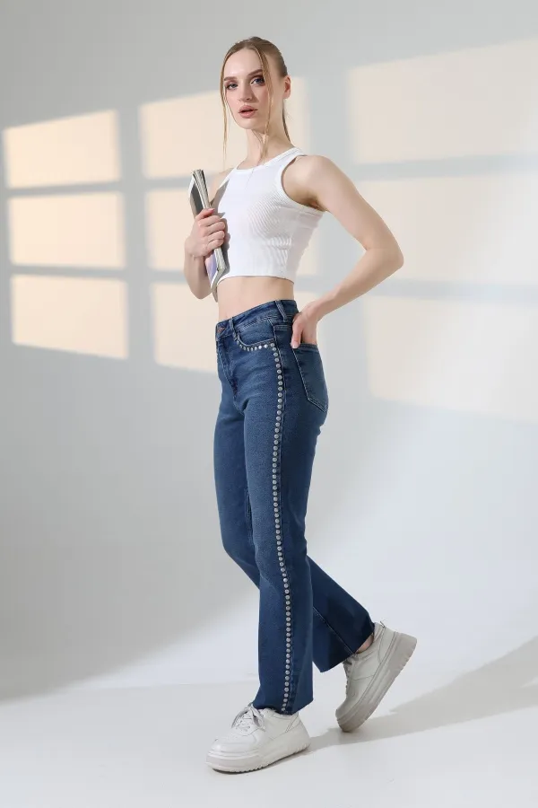 Zımba Taşlı İspanyol Mom Fit Kot Pantolon 7192-01-(26-31) Zımba Taşlı İspanyol Mom Fit Kot Pantolon 7192-01-(26-31)