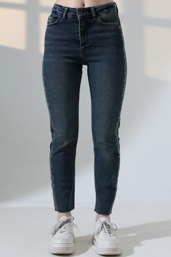 Şerit Taşlı Mom Fit Kot Pantolon 7110-28-(27-32) Şerit Taşlı Mom Fit Kot Pantolon 7110-28-(27-32)