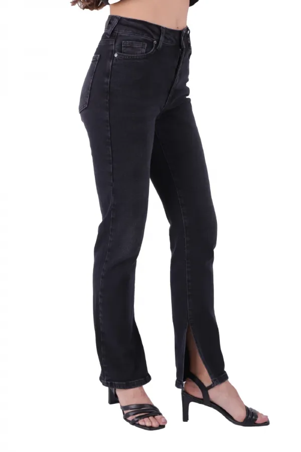 Yırtmaç Detaylı Düz Jean 1844-03-(28-33) Yırtmaç Detaylı Düz Jean 1844-03-(28-33)
