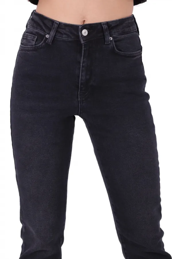Yırtmaç Detaylı Düz Jean 1844-03-(28-33) Yırtmaç Detaylı Düz Jean 1844-03-(28-33)