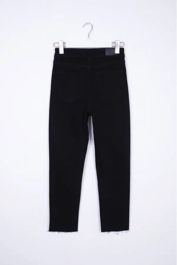 Taşlı Mom Fit Kot Pantolon 1729-07-(26-31) Taşlı Mom Fit Kot Pantolon 1729-07-(26-31)