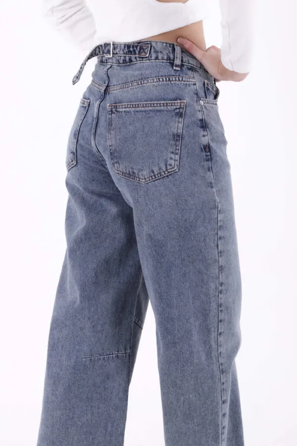 Pantalon en denim ample avec pinces en série 7050-62-(28-33) Pantalon en denim ample avec pinces en série 7050-62-(28-33)