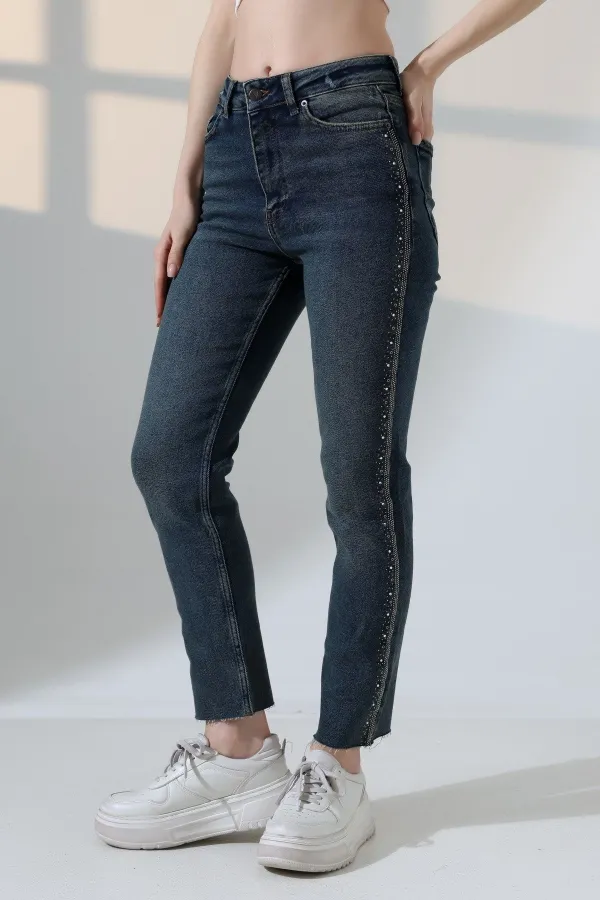 Şerit Taşlı Mom Fit Kot Pantolon 7110-28-(27-32) Şerit Taşlı Mom Fit Kot Pantolon 7110-28-(27-32)