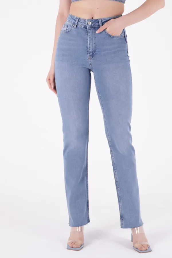 Dikişsiz Paça Bol Paça Relax Kot Pantolon 1726-15-(26-31) Dikişsiz Paça Bol Paça Relax Kot Pantolon 1726-15-(26-31)