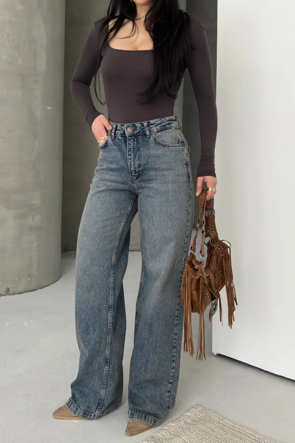 Wide Leg High Waisted Relaxed Jean  718-62-(27-32) Middle Blue - Tinted