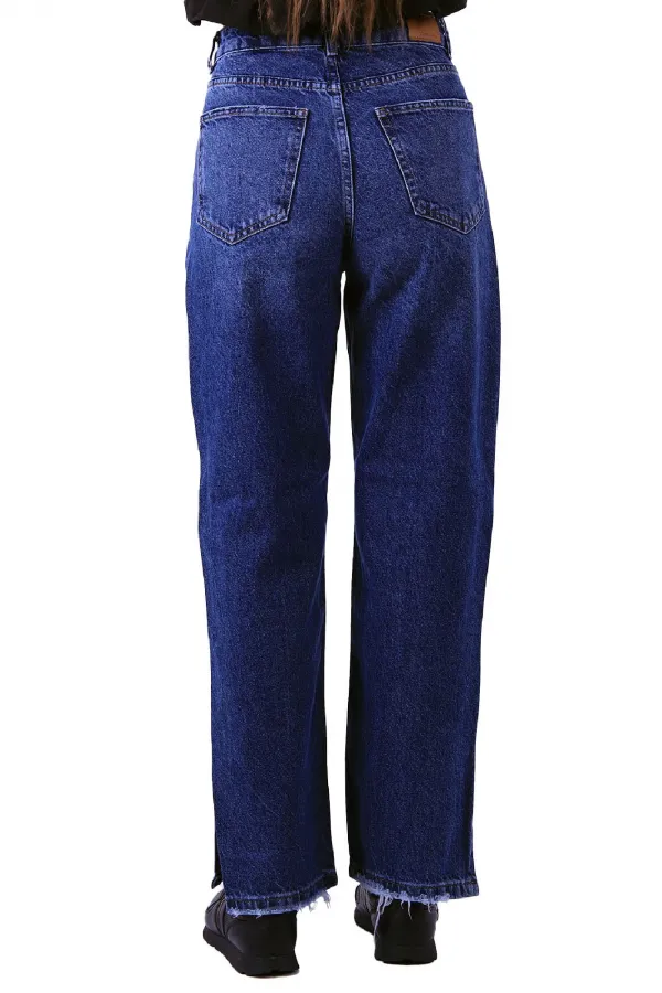 Paçası Yırtmaçlı Boru Paça Relax Kot Pantolon 931-01-(27-32) Paçası Yırtmaçlı Boru Paça Relax Kot Pantolon 931-01-(27-32)