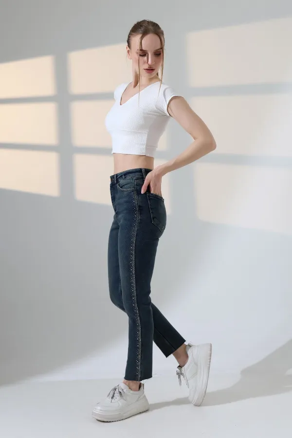 Şerit Taşlı Mom Fit Kot Pantolon 7110-28-(27-32) Şerit Taşlı Mom Fit Kot Pantolon 7110-28-(27-32)
