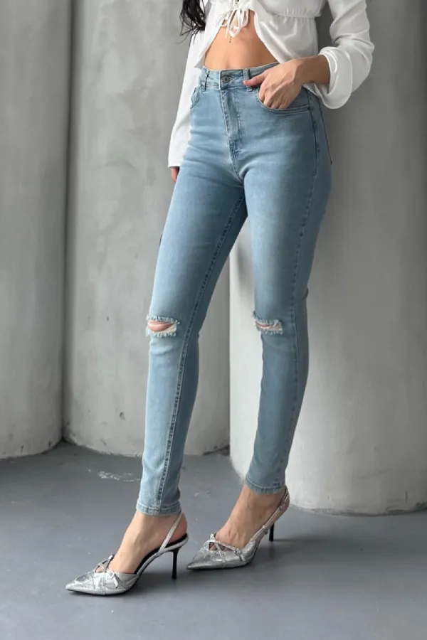 Dizi Yırtık Kot Pantolon 821-15-(26-31) Dizi Yırtık Kot Pantolon 821-15-(26-31)