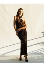 Robe longue en satin fendue et bouclée 111631