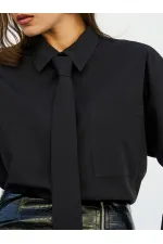 Chemise à une poche avec cravate 080733