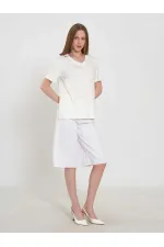 050737 T128 V Yaka Çiçek İşlemeli Örme T-Shirt