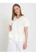 050737 T128 V Yaka Çiçek İşlemeli Örme T-Shirt