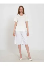 050737 T128 V Yaka Çiçek İşlemeli Örme T-Shirt