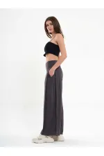 Pantalon à jambes larges avec plis latéraux 031595