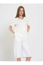 050737 T128 V Yaka Çiçek İşlemeli Örme T-Shirt