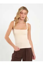 071857 Kare Yaka Askılı Bluz