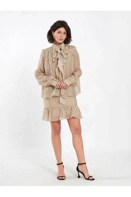 Chemise à plis rembourrée sur le devant 080810