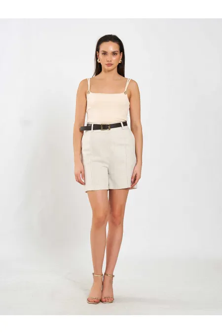 010860 Pileli Kemerli Şort