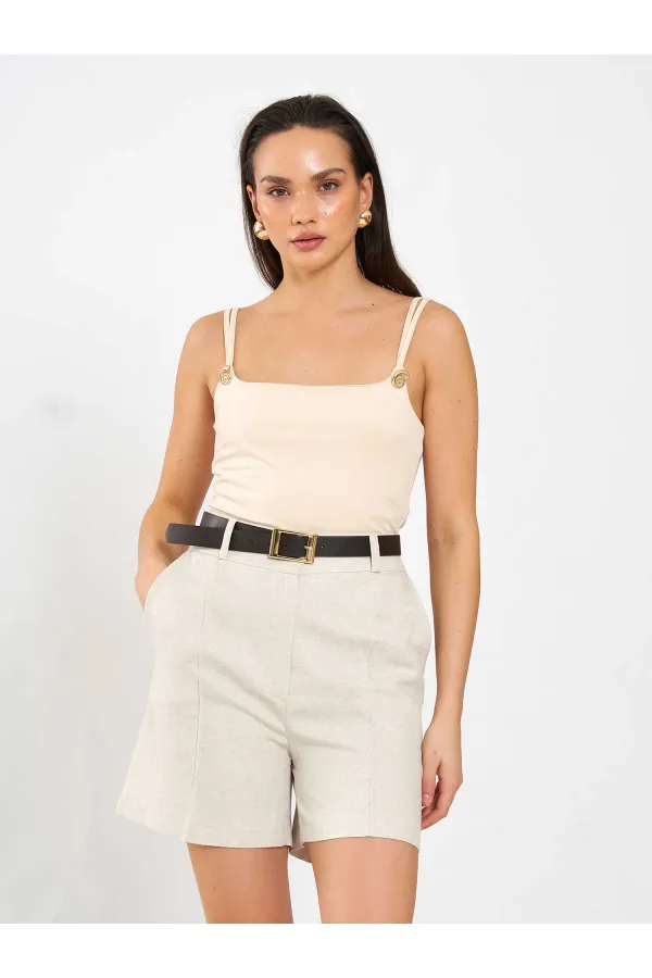010860 Pileli Kemerli Şort