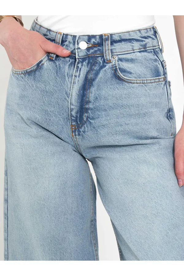 031667 Wide Leg Bermuda Shorts