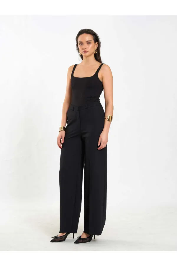 031627 Straight Leg Trousers