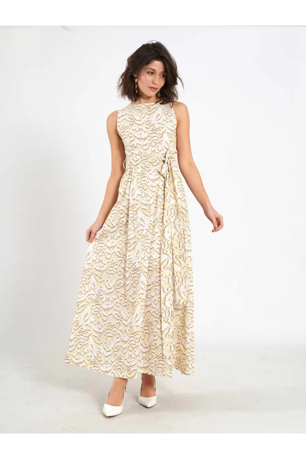 Robe 111537 avec boucle métallique au dos