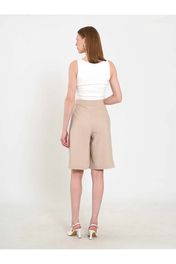010880 Stella Bermuda Shorts with Buckle