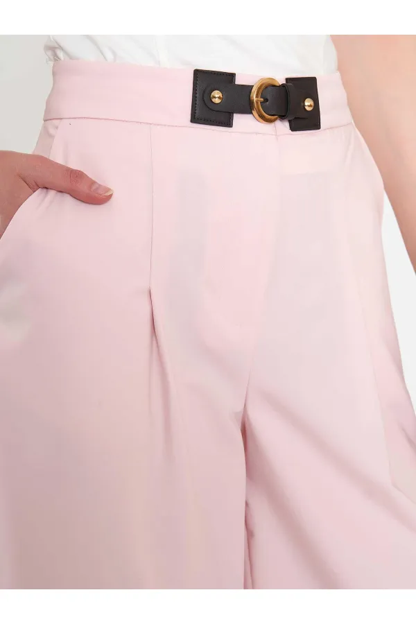 010880 Stella Bermuda Shorts with Buckle