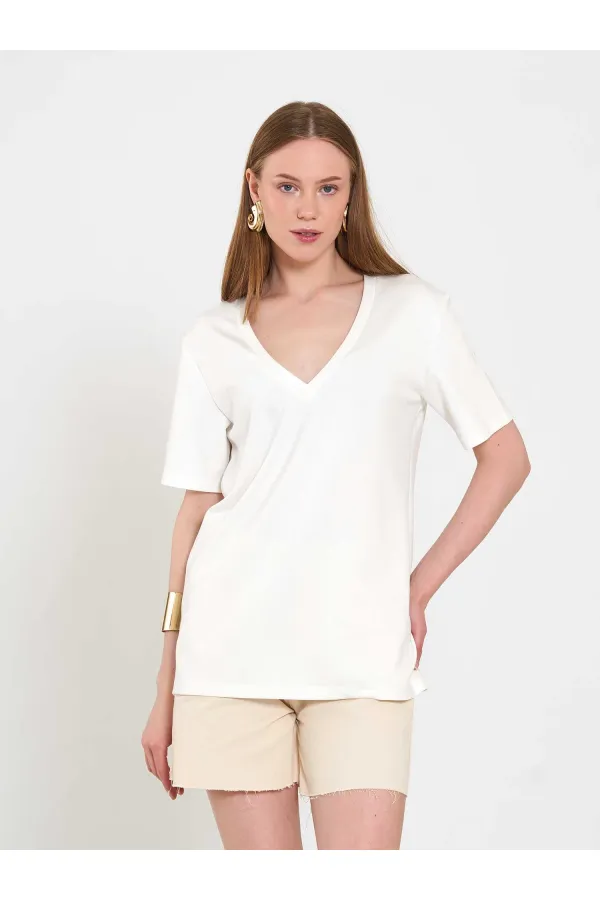 050736 V-Neck Knitted T-Shirt