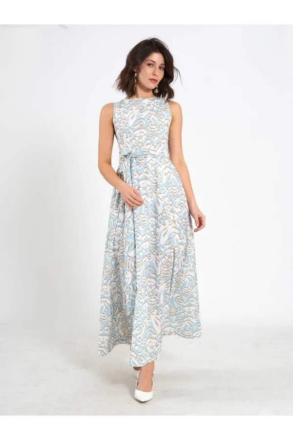 Robe 111537 avec boucle métallique au dos