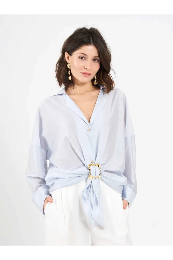 Chemise 080814 avec détail de boucle