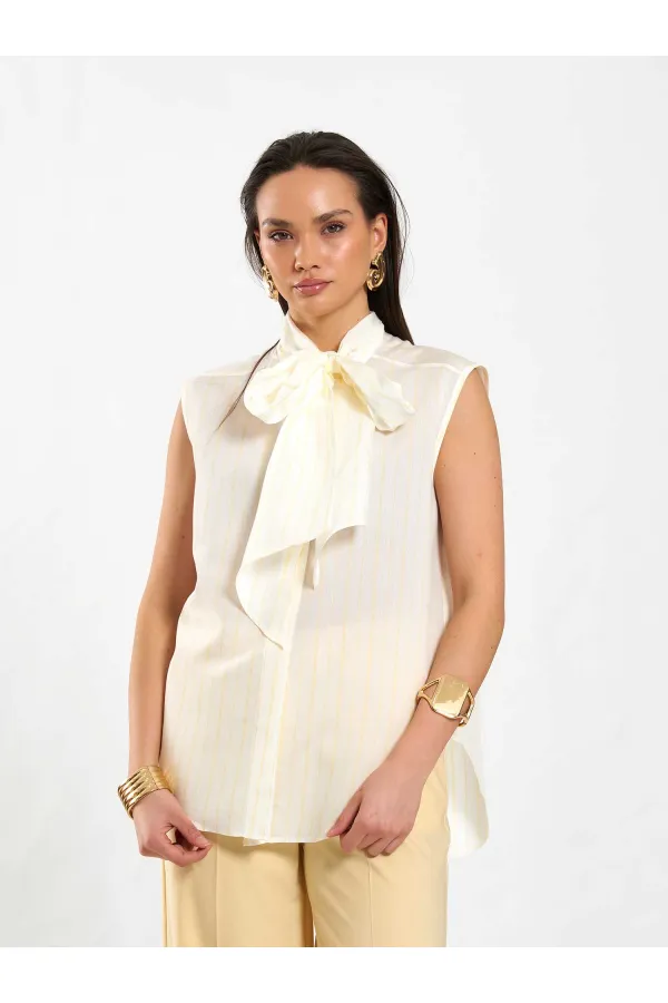 080804 Sleeveless Shirt with Flared Pattern