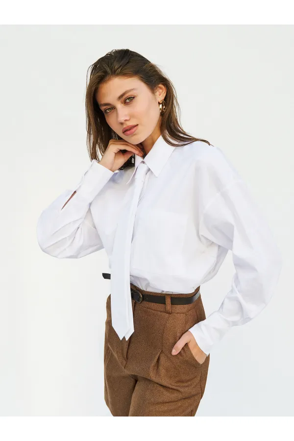 Chemise à une poche avec cravate 080733