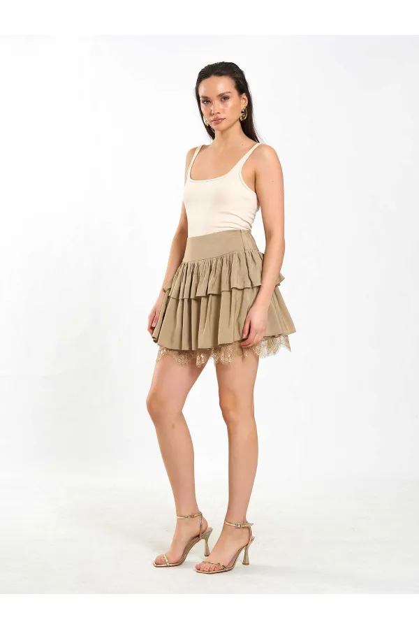 Jupe évasée à détails en dentelle 041180