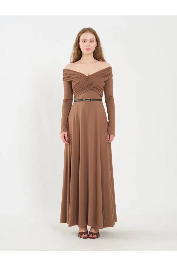 111690 Düşük Omuzlu Drapeli Elbise