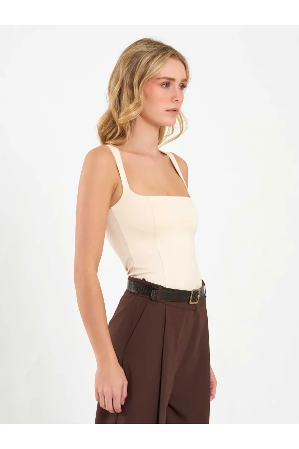 071857 Kare Yaka Askılı Bluz