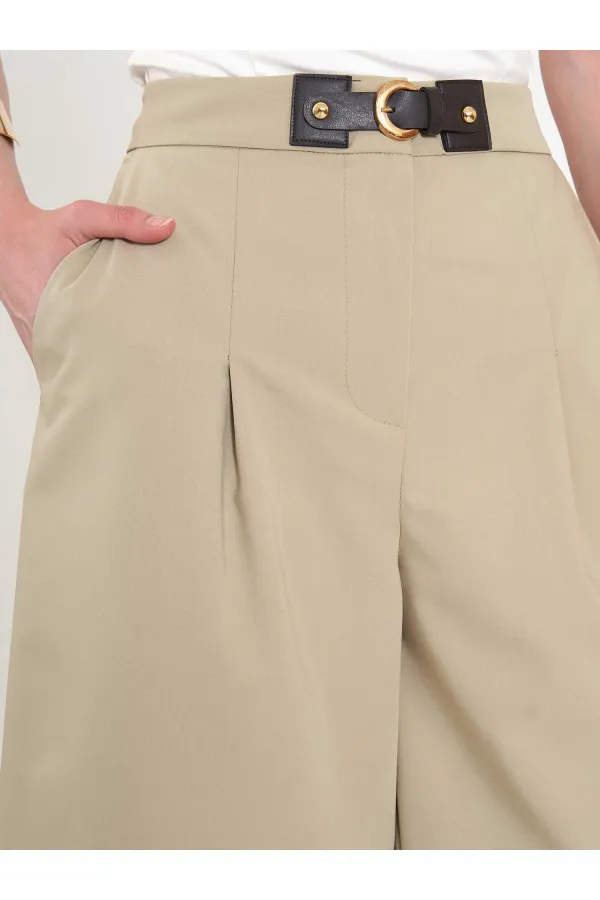 010880 Stella Bermuda Shorts with Buckle