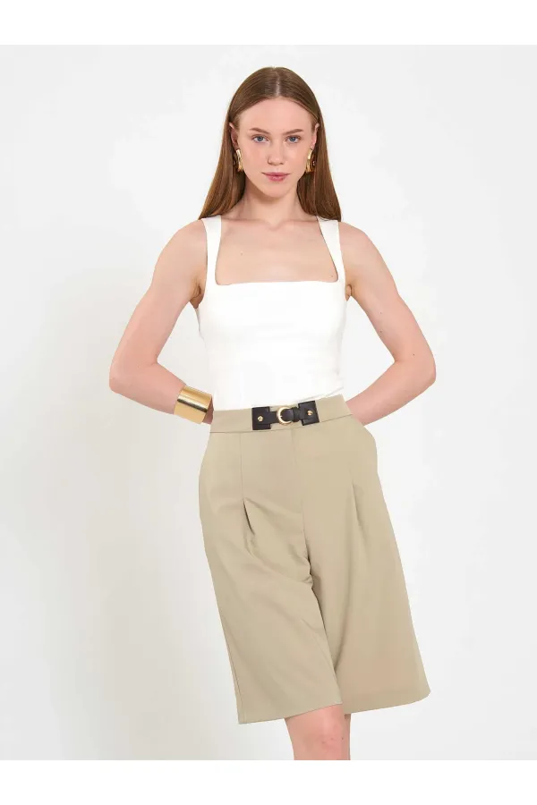 010880 Stella Bermuda Shorts with Buckle