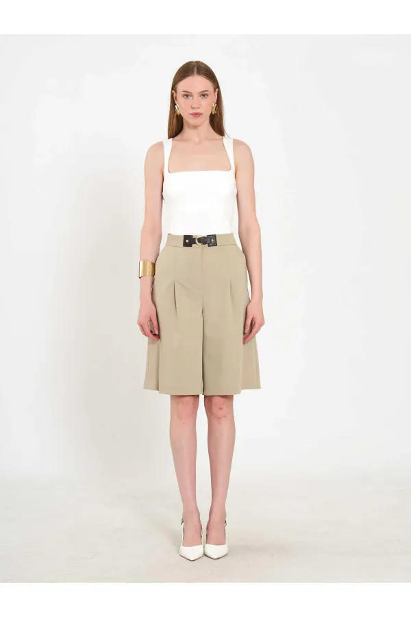 010880 Stella Bermuda Shorts with Buckle
