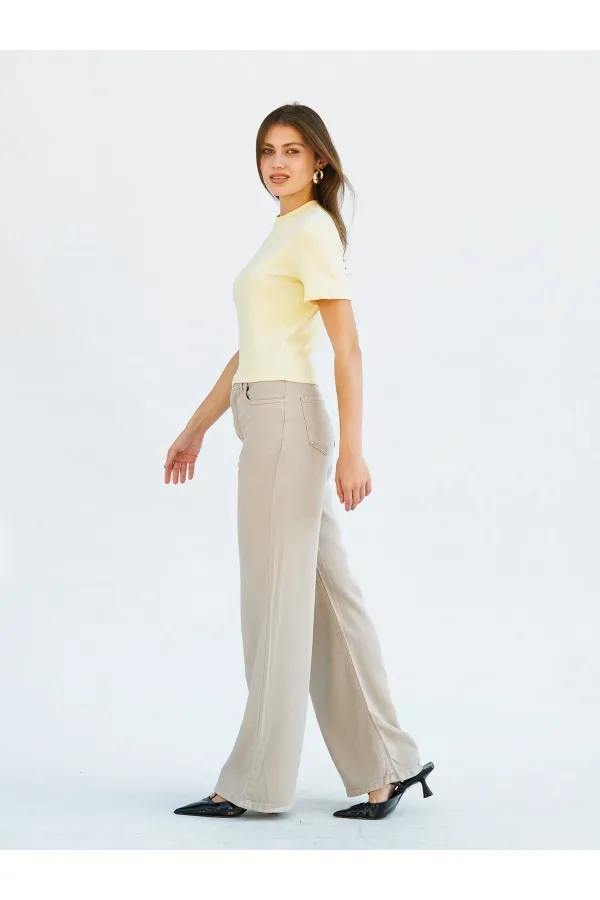 050734 Crew Neck Crop T-Shirt