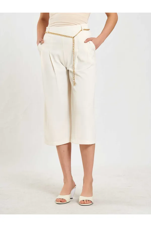 010872 Bermuda à ceinture à chaîne