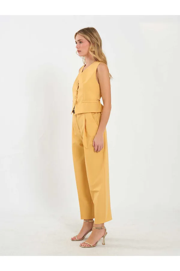 120738 Back Buckle Vest