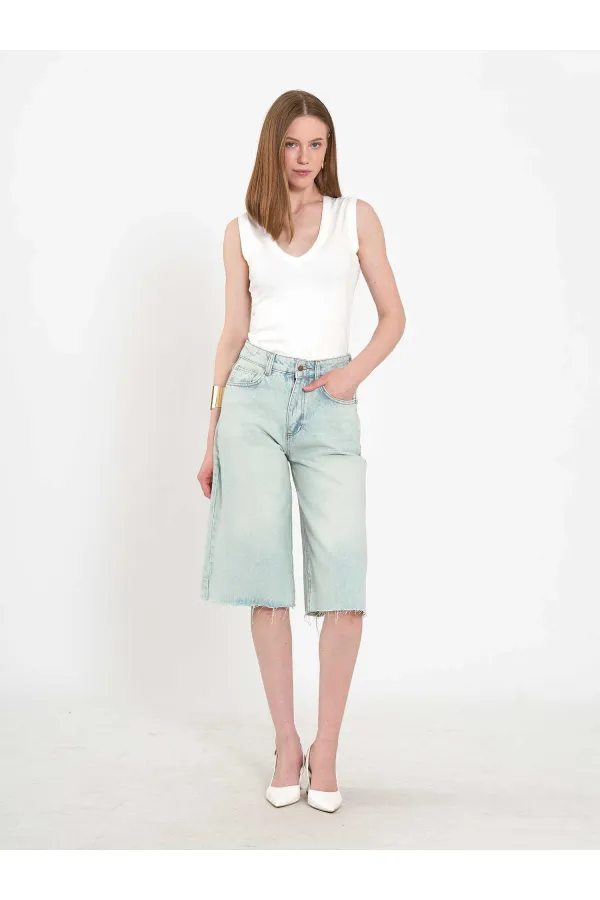 010878 Relaxed Fit Bermuda Denim Shorts
