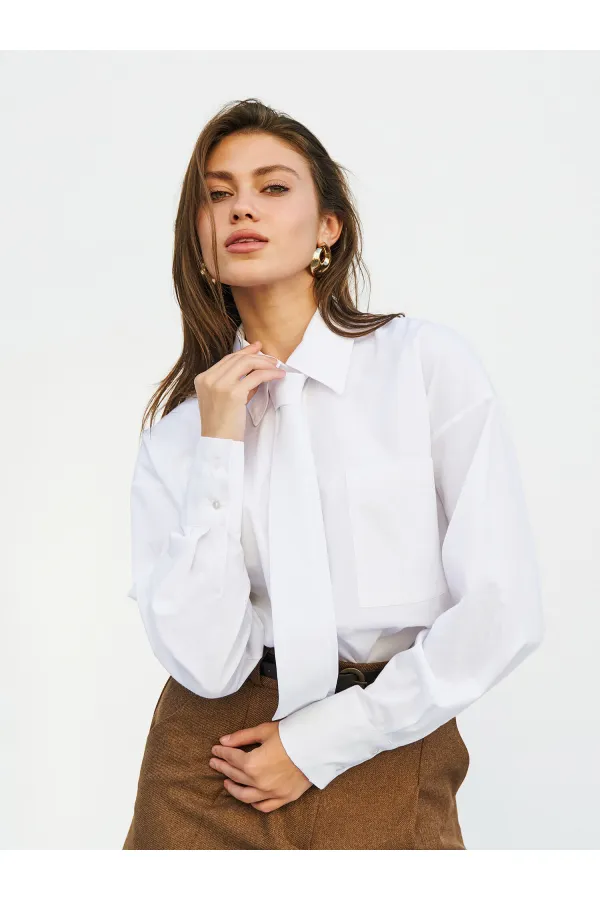 Chemise à une poche avec cravate 080733