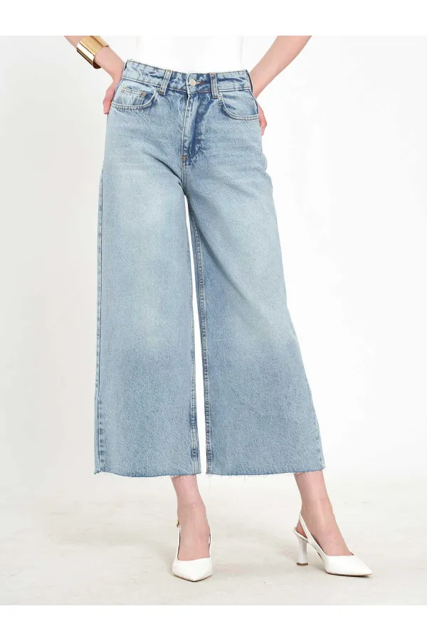 031667 Wide Leg Bermuda Shorts