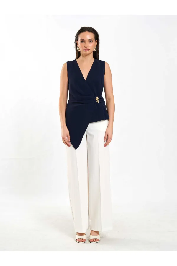 071892 Chemisier asymétrique à col en V et boucle